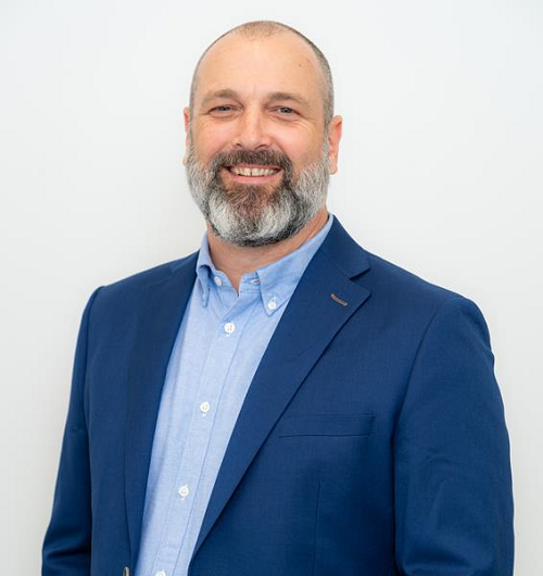 Vistra menunjuk Chief AI & Digital Officer untuk memperkuat pengalaman klien dan konektivitas global djl-blue-suit-headshot1.png